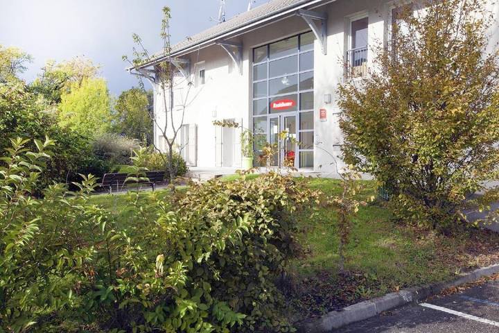 Location de vacances pour 2 personnes, avec Terrasse et Jardin à Prévessin-Moëns