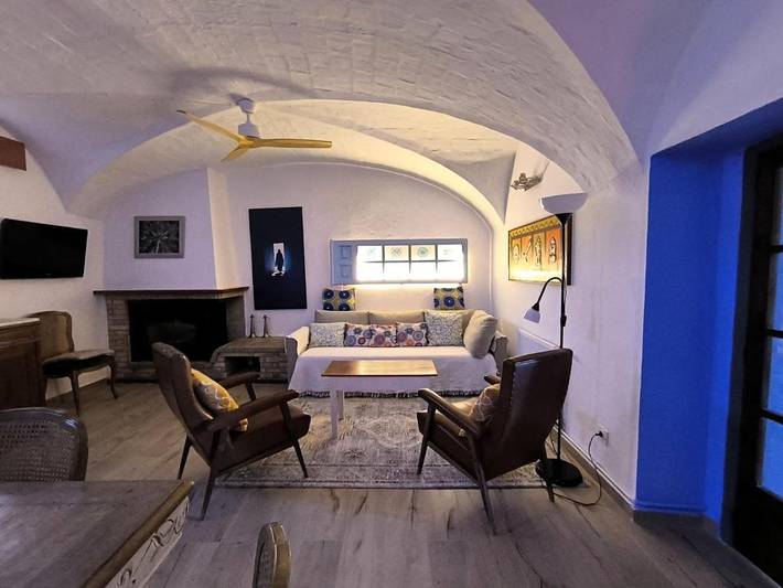 Gîte pour 4 personnes, avec vue et terrasse, animaux acceptés à Garriguella - 2