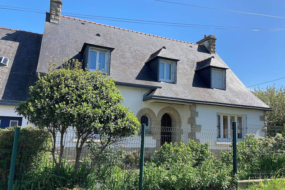 House and garden; 20. minutes from the seaside from the seaside in Camaret-sur-Mer, Iroise