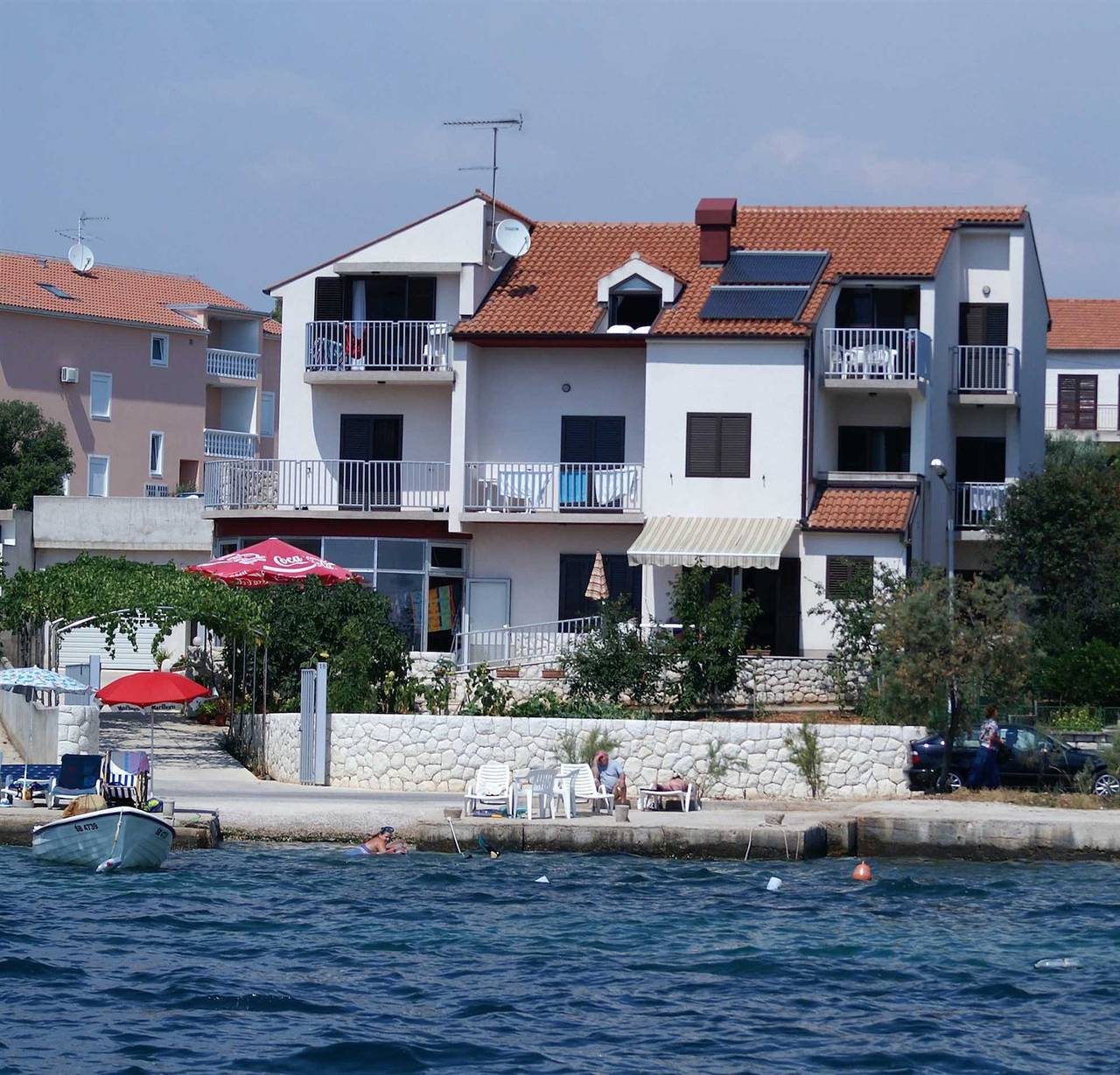 Ganze Wohnung, Strandapartment mit spektakulärem Meerblick B in Brodarica, Šibenik-Knin