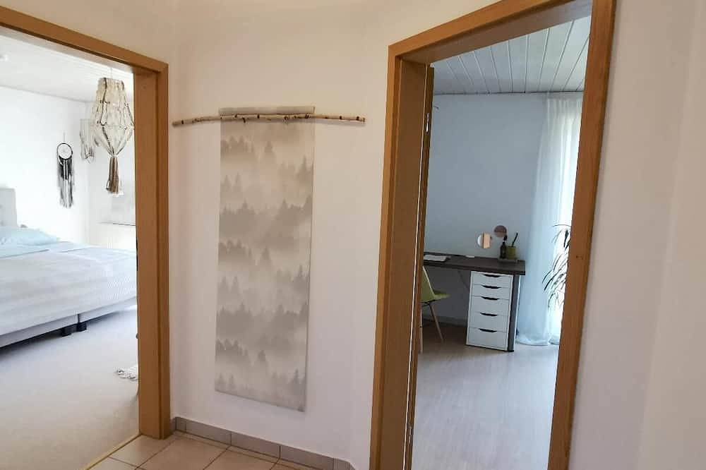 Ganze Wohnung, Großzügige Ferienwohnung (77 qm) für 2 Personen mit Terrasse in Windberg, Ostbayern