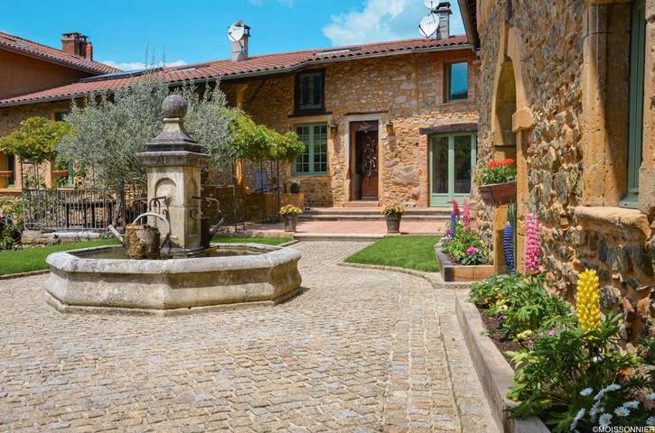 Chambre d’hôte pour 3 personnes, avec piscine et vue ainsi que terrasse et jardin dans Chevinay