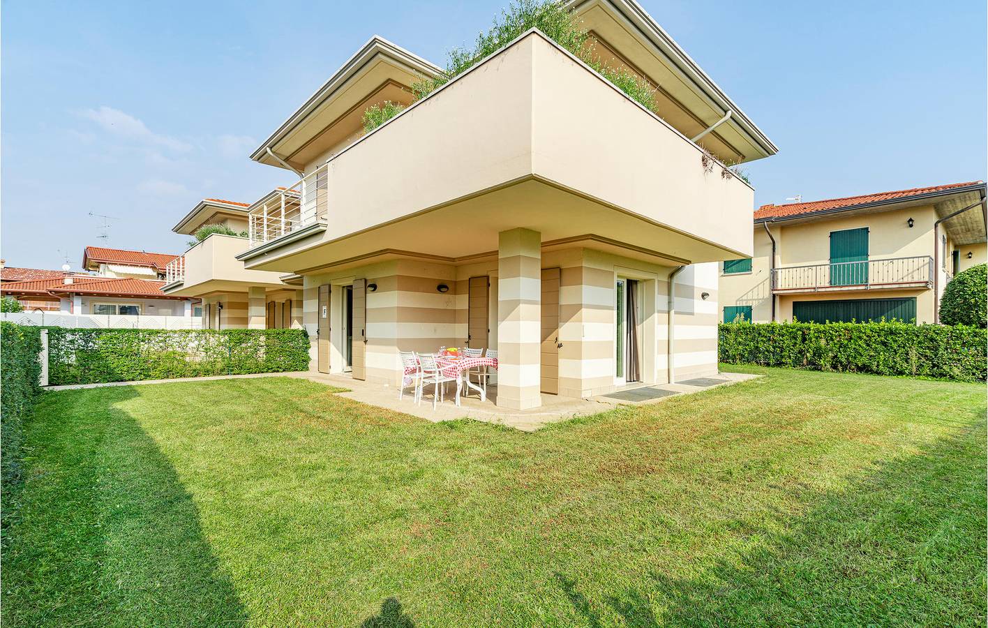 Appartement am Pool in der Nähe von Strand und Stadtzentrum in Puegnago sul Garda, Gardasee-Berge