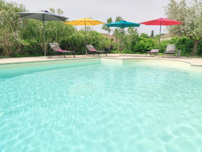 Location de vacances pour 2 personnes, avec Terrasse et Jardin ainsi que Piscine et Vue à Saint-Puy