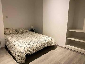 Gîte pour 2 personnes, avec terrasse à Givet (homonymie)
