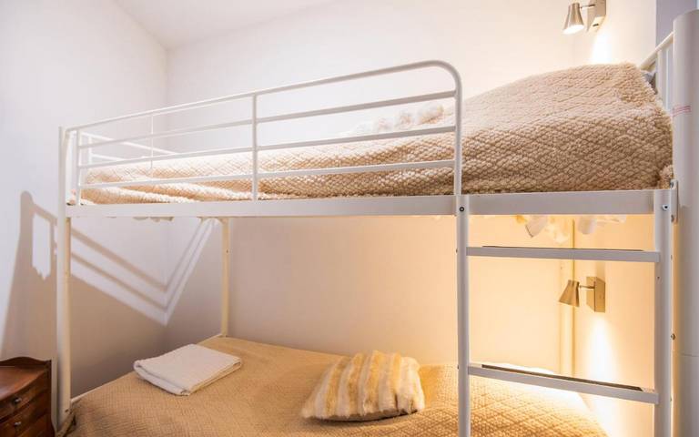 Location de vacances pour 4 personnes, avec Balcon et Jacuzzi ainsi que Terrasse et Jardin à Salles-Curan - 3