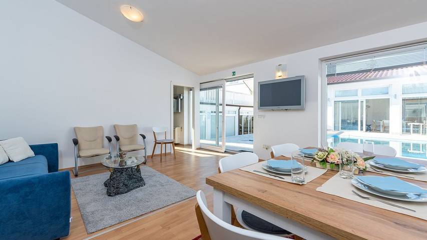 Villa für 16 Personen, mit Whirlpool und Terrasse sowie Garten und Pool, mit Haustier in Umag - 4