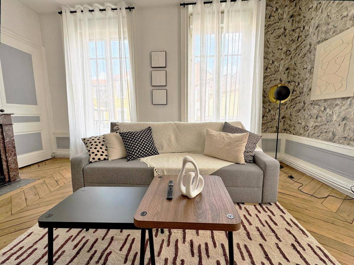Appartement entier, Merengue - Appartement 10 personnes - Check in h24 & Wifi in Oullins, Lyon et ses environs