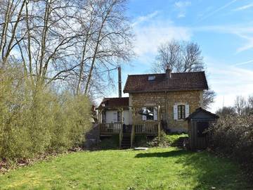 Gîte pour 4 personnes, avec terrasse, animaux acceptés à Montaron
