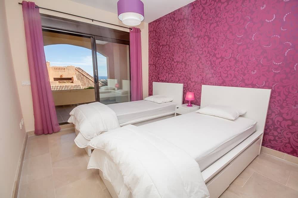 Ganze Wohnung, Gemütliche und moderne Wohnung in einem Komplex mit 5 Swimmingpools und Privatparkplatz in Duquesa Regent, Manilva