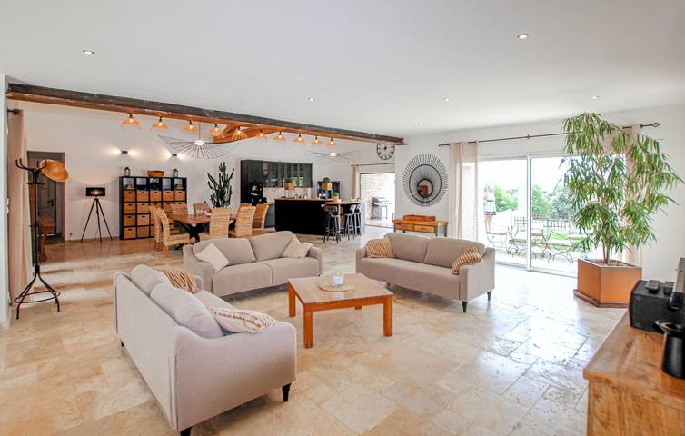 Location de vacances pour 8 personnes, avec piscine ainsi que terrasse et jardin à Grignan - 3