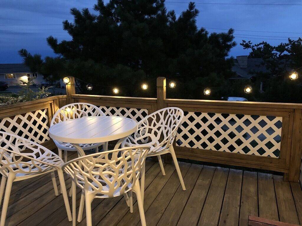 Coastal Cottage w/ Roof Deck Ocean Views - York, Me 4 Beds, 3 Baths, Sleeps 9 in York (Maine), York County