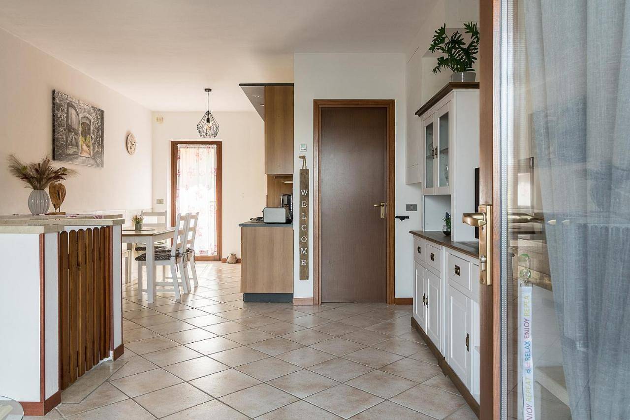Ganze Wohnung, Apartment with Pool View in Puegnago sul Garda, Gardasee-Berge