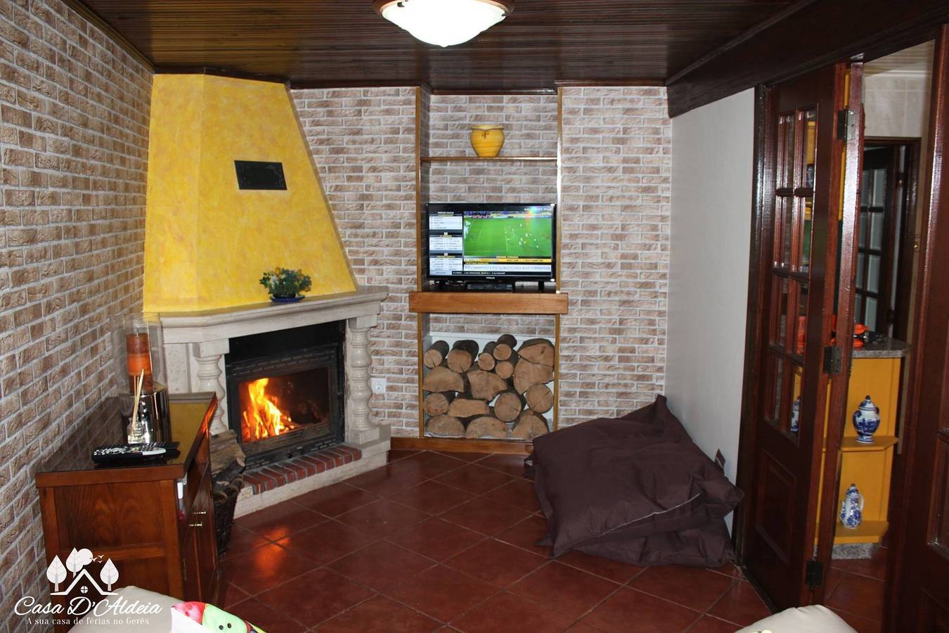 Ferienhaus 'Casa D'Aldeia' mit Bergblick, Wlan und Klimaanlage in Rio Caldo, Gerês