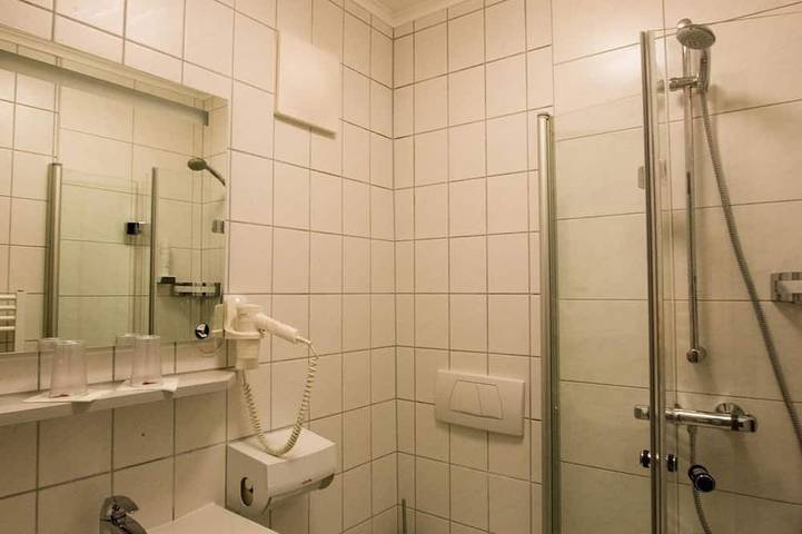 Appartement Nr. 31, Toilette und Dusche getrennt - Gästehaus Leypold in Murau, Murau (Kreischberg)