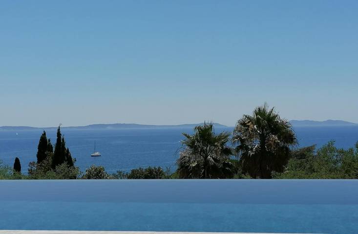 Villa für 8 Personen, mit Terrasse und Garten sowie Pool und Ausblick