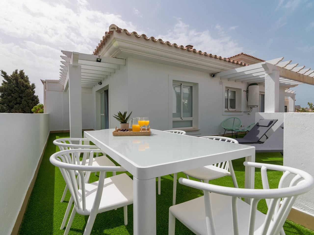 Appartement entier, Penthouse contemporain à Torremolinos avec terrasse et piscine, à deux pas de la plage in La Carihuela, Torremolinos