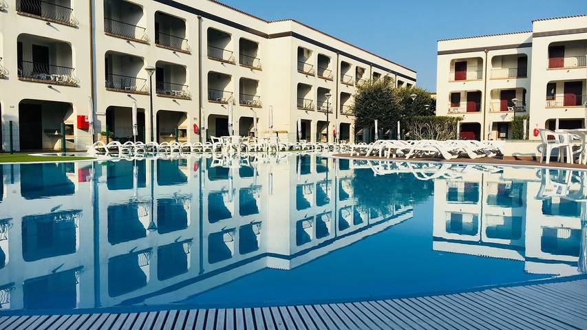 Ferienwohnung für 4 Personen, mit Pool und Balkon/Terrasse in Lido di Spina