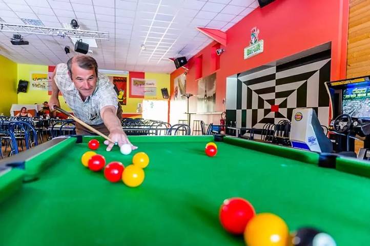 Camping voor 4 personen, met terras en zwembad in Bretagne