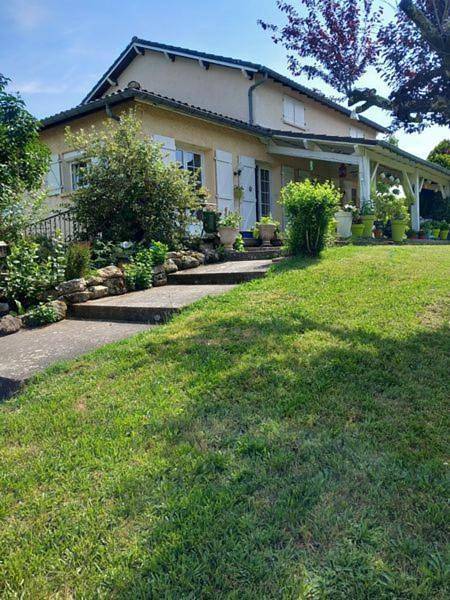 Chambre d’hôte pour 2 personnes, avec terrasse et jacuzzi ainsi que piscine et jardin à Montdragon