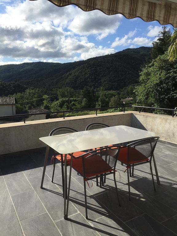 Gîte pour 4 personnes, avec jardin ainsi que terrasse et piscine, animaux acceptés à Saint-Fortunat-sur-Eyrieux - 2