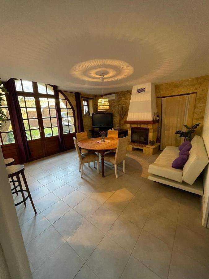 Gîte pour 8 personnes, avec jacuzzi et jardin à Saint-Victor-la-Coste - 3