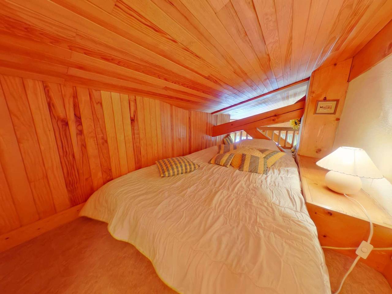 Apartamento entero, Apartamento acogedor para 5 en el centro de Les Saisies, balcón, cerca de tiendas, orientación sur. in Les Saisies, Albertville region