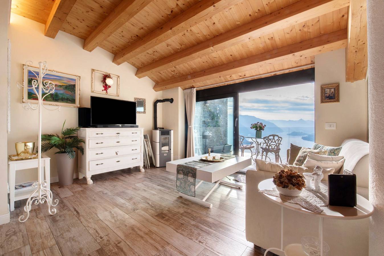 Ferienhaus "Sommer und Winter" mit Seeblick, privatem beheiztem Pool und Wlan in Perledo, Gemeinde Perledo