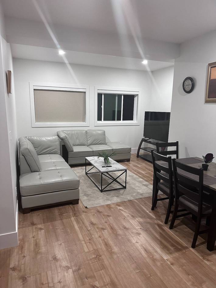 Ganze Wohnung, 2 Schlafzimmer mit Wohnzimmer in Prince George, Fraser-Fort George Regional District