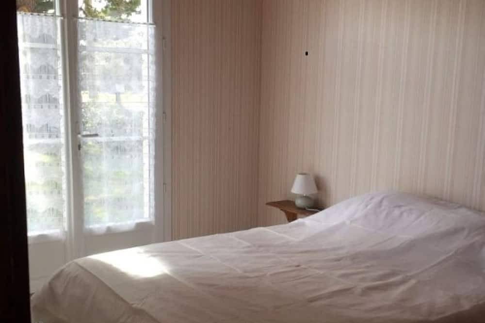 Family Home Sleeps 8. Ker Bossy in L'Île-d'Yeu, Vandea