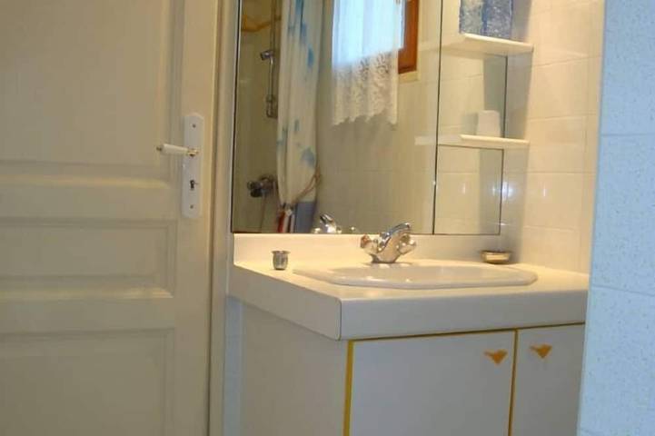 Location de vacances pour 3 personnes, avec terrasse et jardin à Chindrieux - 3