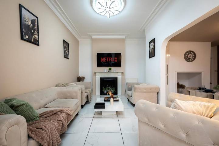 Holiday rental for 16 people, with hot tub and garden, with pets in Portsmouth