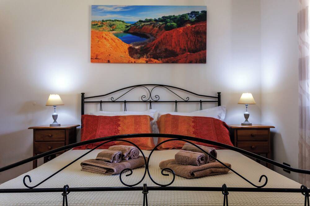 Villa Cisura Ranne - 2 km from the sea with a private heated pool in Diso, Lecce Provinz