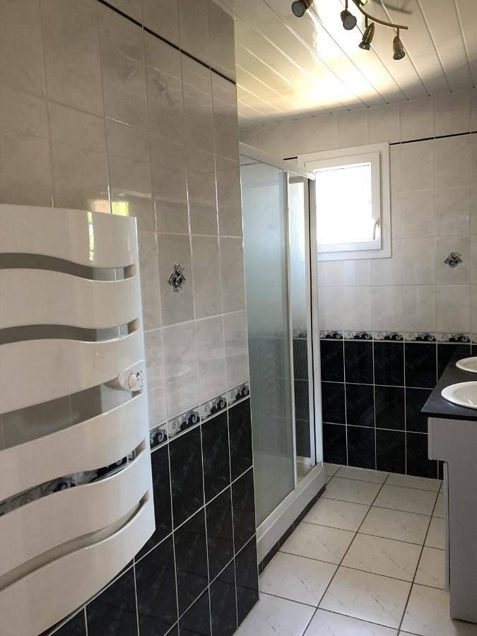 Location de vacances pour 12 personnes, avec piscine et jardin à Montluçon - 3