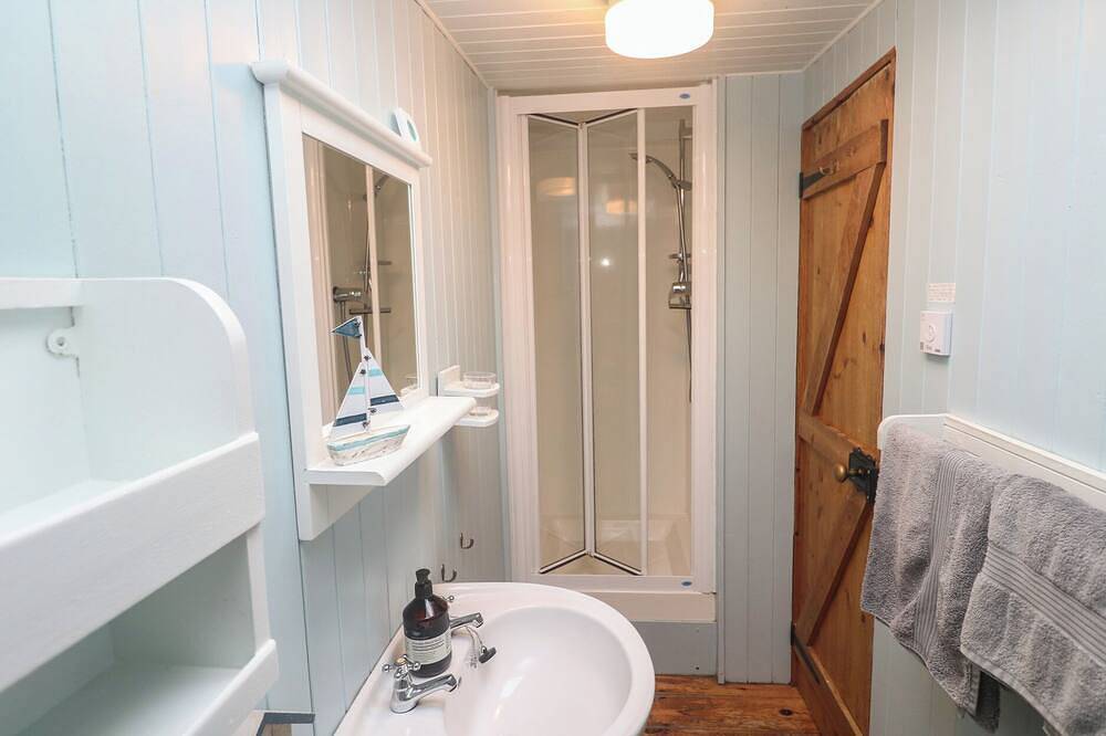 Pleasans, pet friendly, country holiday cottage in Hayle in Gwithian, Cornwall