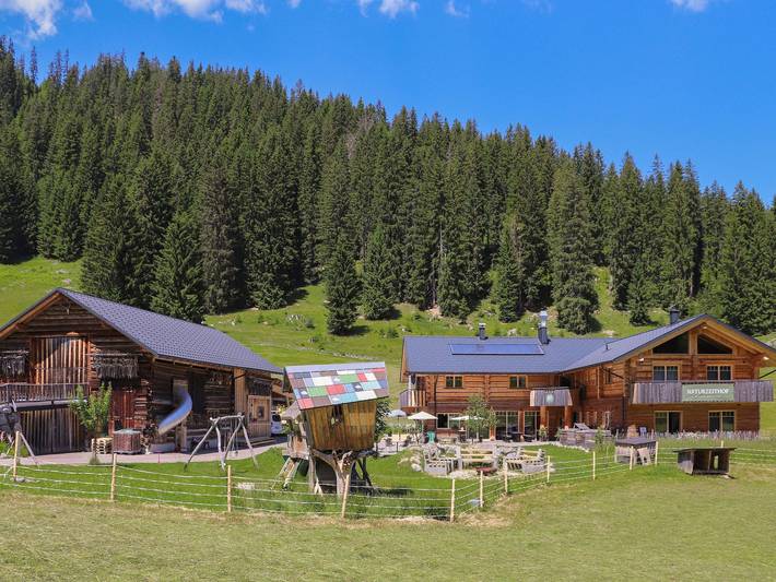 Ferienwohnung für 8 Personen, mit Balkon und Terrasse sowie Garten und Sauna im Kleinwalsertal