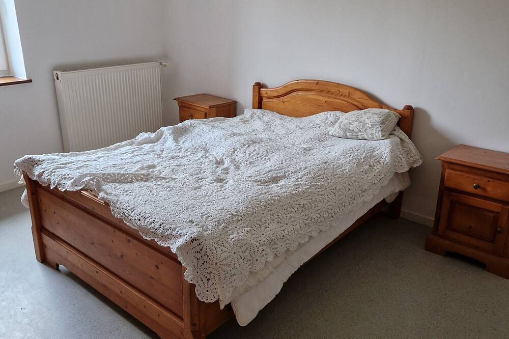 Rooms for rent vendresse region 2 bedrooms upstairs plus a living room ground floor Land,  in Vendresse, Ardennen
