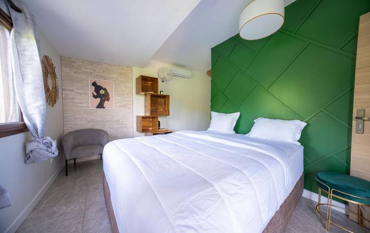 Gîte pour 3 personnes, avec jacuzzi et piscine, animaux acceptés dans Chirongui - 3