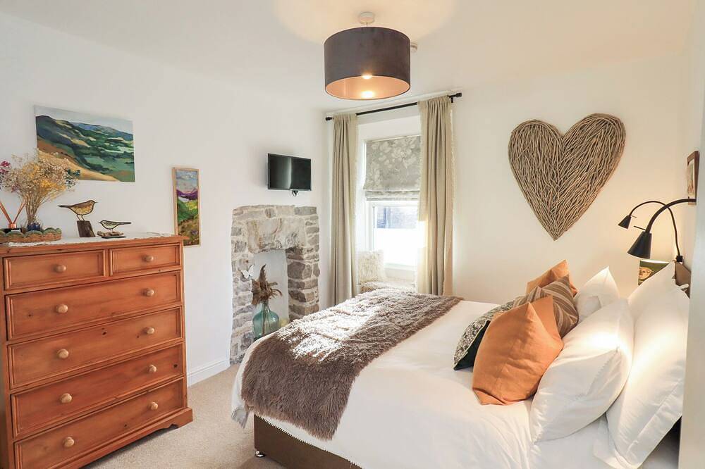 Gosling Cottage, pet friendly, country holiday cottage in Kendal in Kendal, Lake District