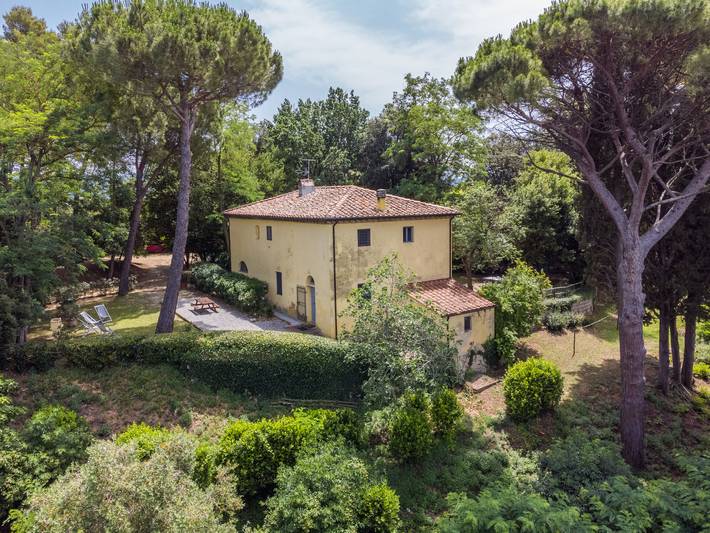 Agriturismo per 4 persone, con terrazza e giardino in Crespina Lorenzana