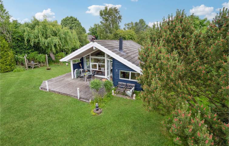 Ferieudlejning for 4 personer, med Terrasse og Have i Faxe Ladeplads