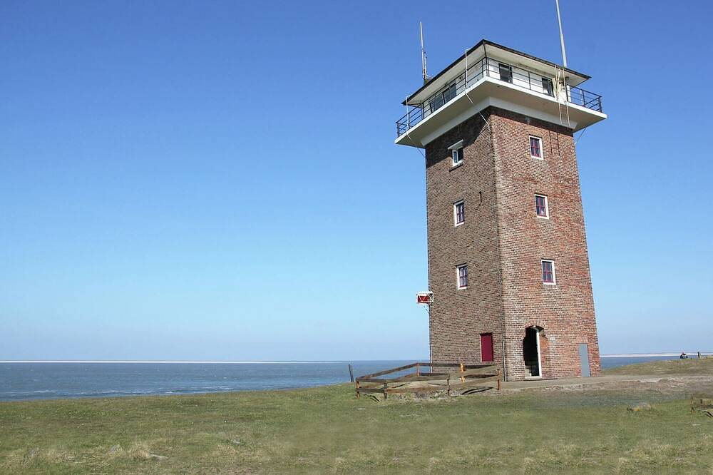 Torre en Huisduinen junto a Playa Marsdiep in Den Helder, Mar del Norte Holanda