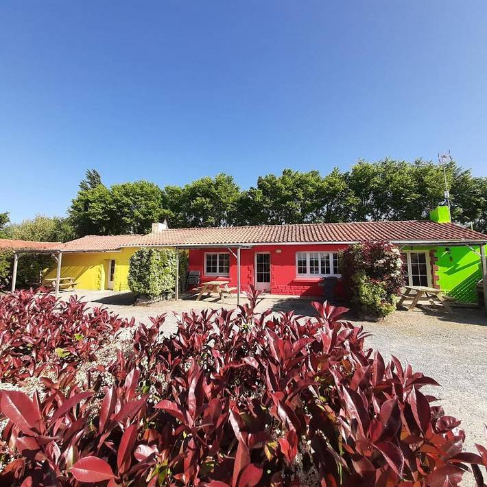 Location de vacances pour 8 personnes, avec Terrasse et Piscine à Sallertaine