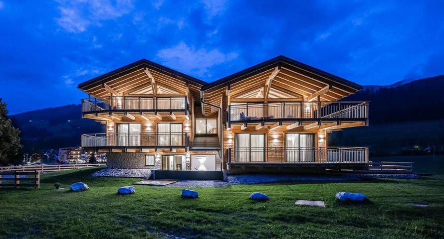 Chalet für 6 Personen, mit Balkon und Whirlpool sowie Terrasse und Sauna im Drei Zinnen