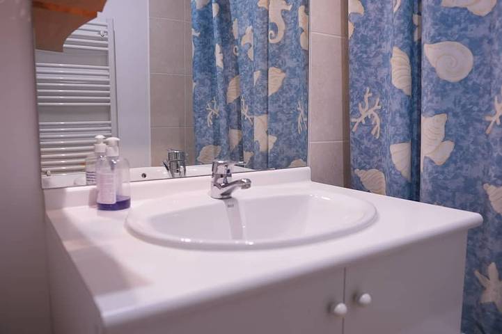 Ganze Wohnung, Lovely 2-room apartment near Paris. Spacious. Rer E, line 11. A3 and 86. in Rosny-sous-Bois, Seine-Saint-Denis