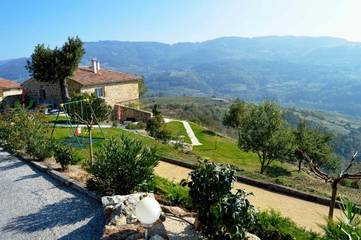 Gîte pour 4 personnes, avec jardin ainsi que piscine et jacuzzi à Empurany