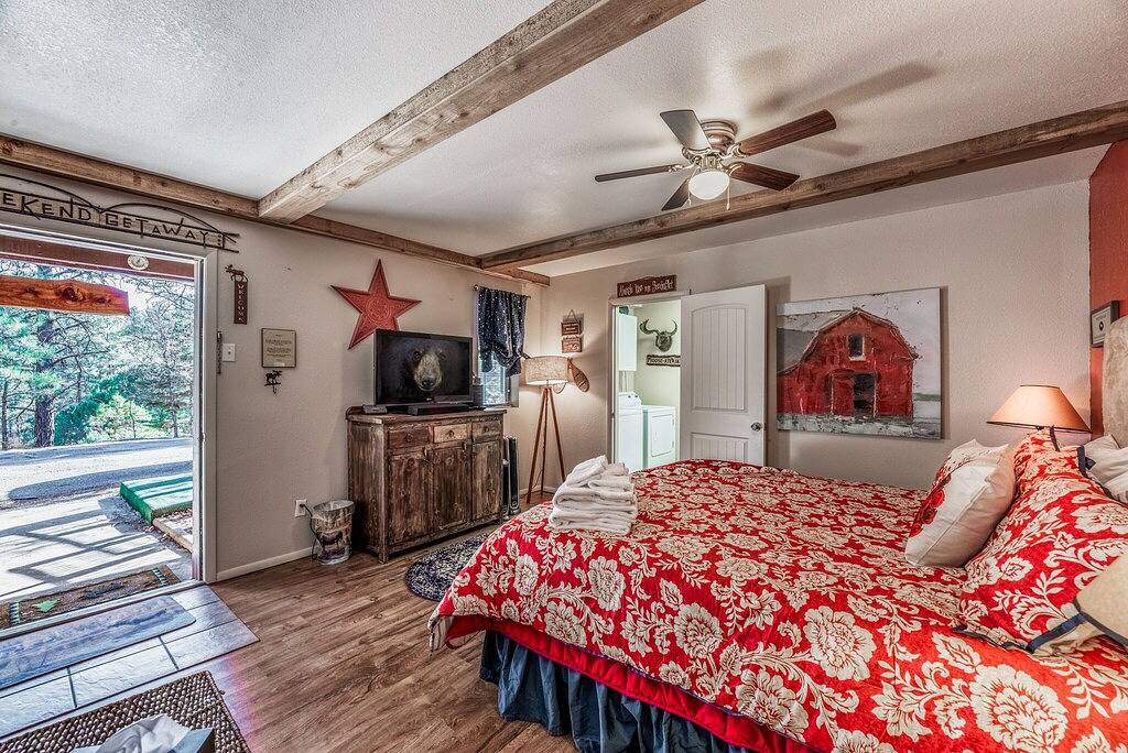 Gotch Eyed Moose | Pool + Tennis, Balcony, Views in Ski Apache