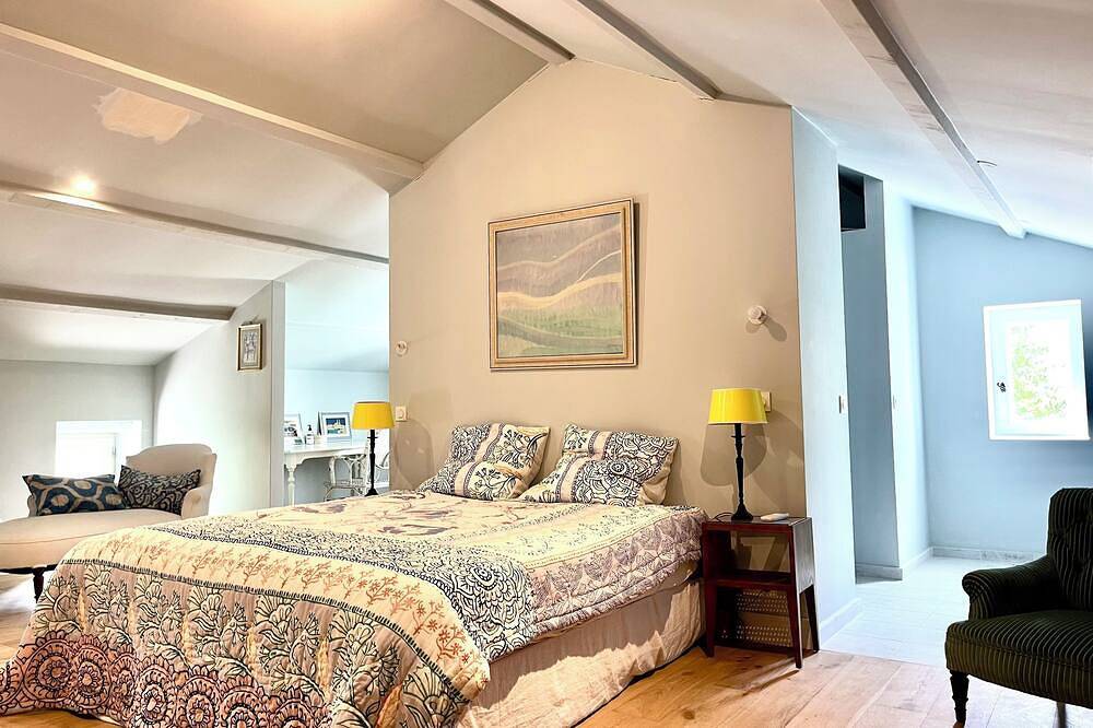 Spacious Provençal Villa | Private Pool | Sleeps 10 | Peaceful Countryside | in Verquières, Arles und Umgebung