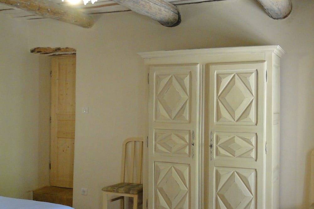 A comfortable flat in a wine region in Saint-Hippolyte-le-Graveyron, Parc naturel régional du Mont-Ventoux