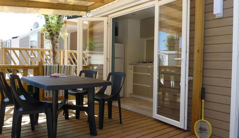 Location de vacances pour 4 personnes, avec piscine ainsi que terrasse et bassin pour enfant à Médis - 3